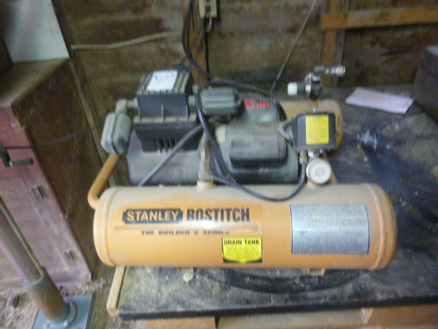 lot 31 image: Stanley Bostitch Air Compressor