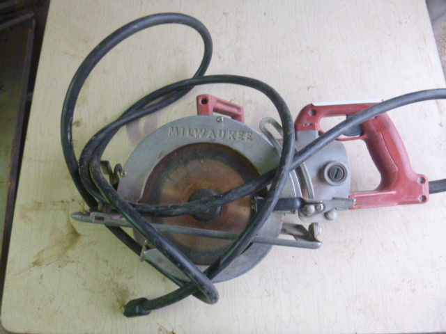 lot 224 image: Milwaukee Circular Saw