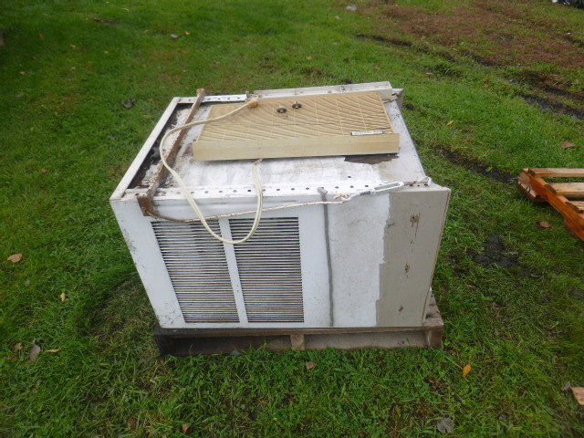 lot 42 image: AC Unit