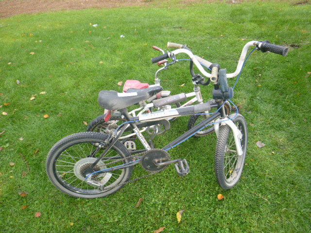 lot 44 image: Youths Bicycles