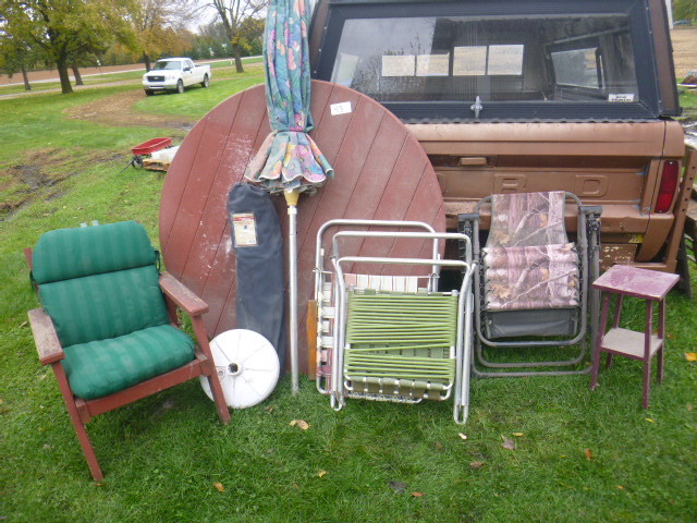 lot 48 image: Outdoor Furniture