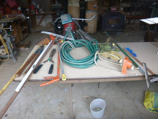 lot 243 image: Lawn Care Items