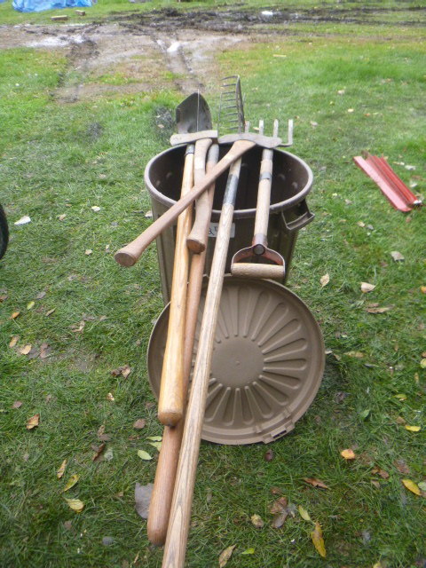 lot 244 image: Lawn Care Items
