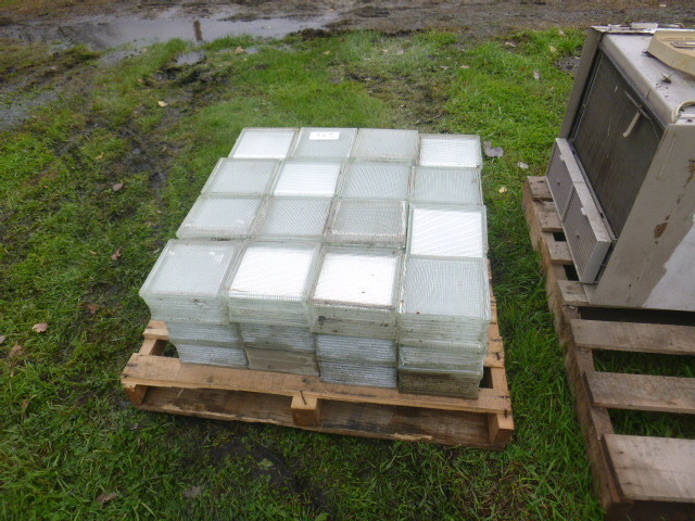lot 246 image: Pallet of Glass Blocks