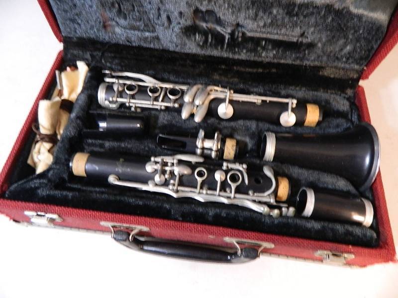 lot 2 image: Artley Clarinet