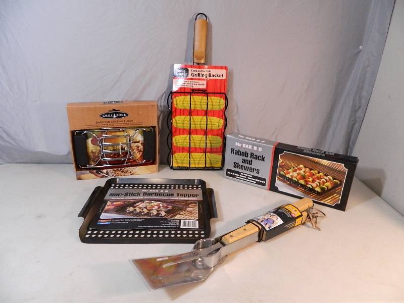 lot 17 image: New BBQ Accessories