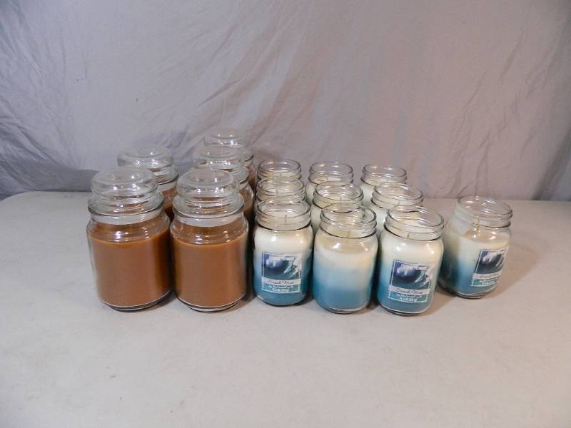 lot 20 image: 15 New Candles