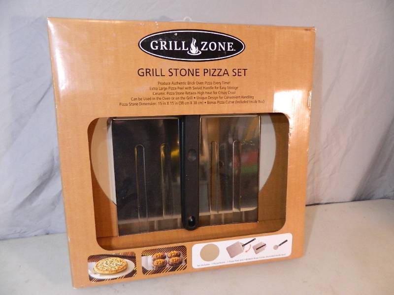 lot 28 image: New Grill Stone Pizza Set