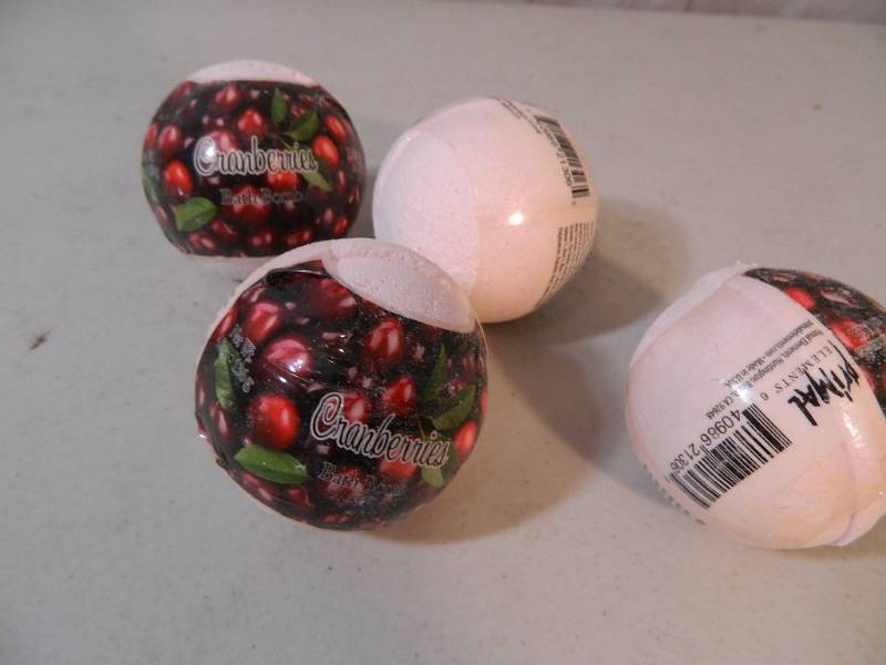 lot 106 image: 4 New Primal Elements Bath Bombs