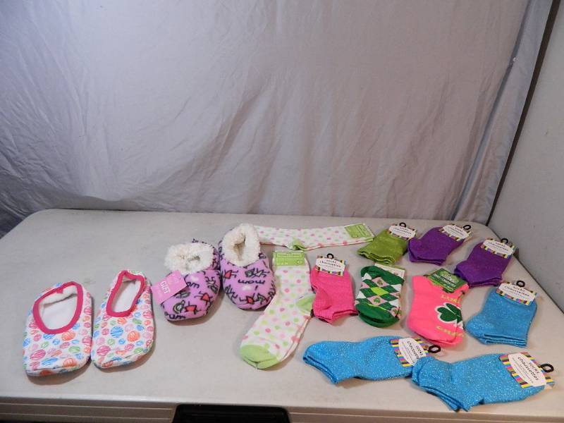 lot 108 image: 13 New Pairs of Socks and Slippers