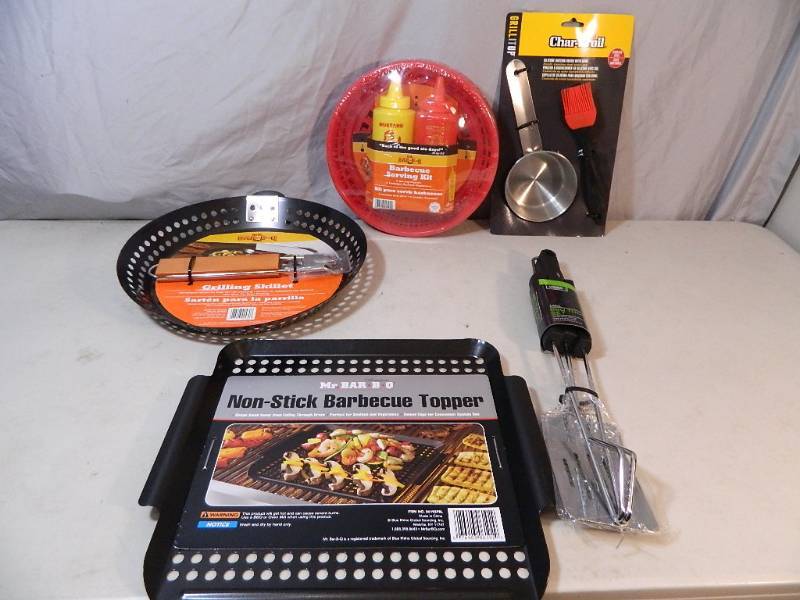 lot 114 image: New BBQ Accessories