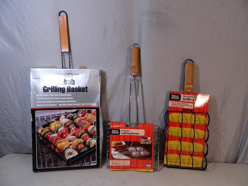 lot 117 image: New BBQ Accessories