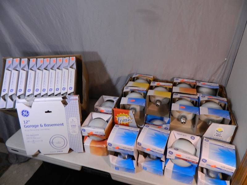 lot 129 image: Large Lot of New Light Bulbs