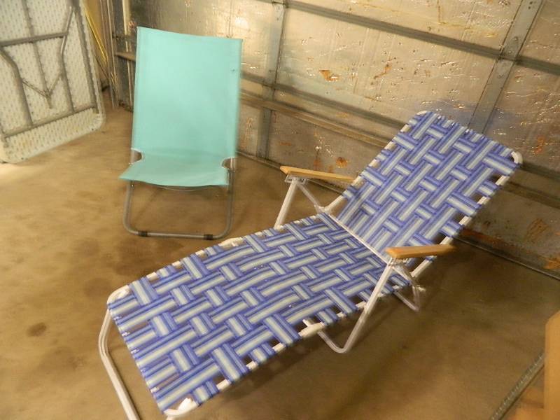 lot 132 image: 2 Folding Chairs