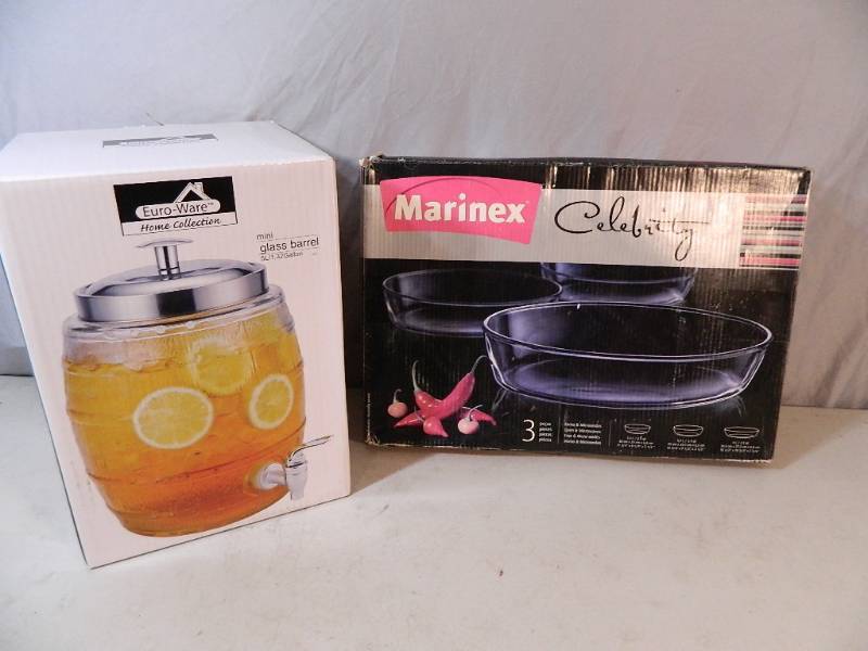 lot 136 image: New Glass Mini Barrel Drink Dispenser and New 3 Piece Glass Casserole Dish Set