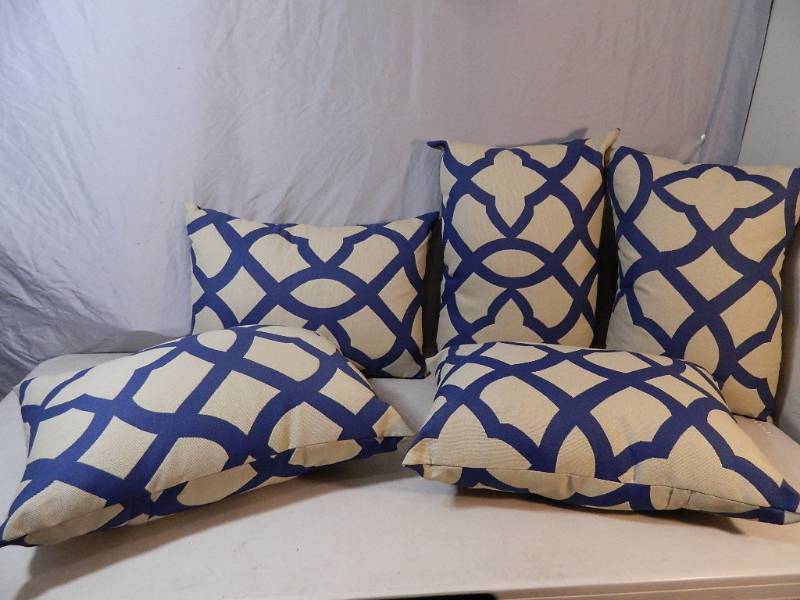 lot 140 image: 5 New IndoorOutdoor Throw Pillows with Removable Covers