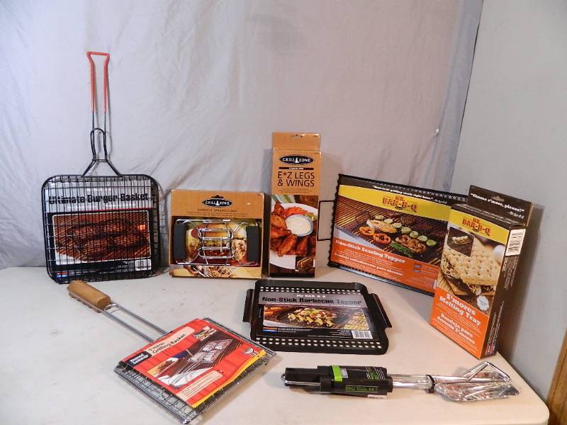 lot 152 image: New BBQ Accessories