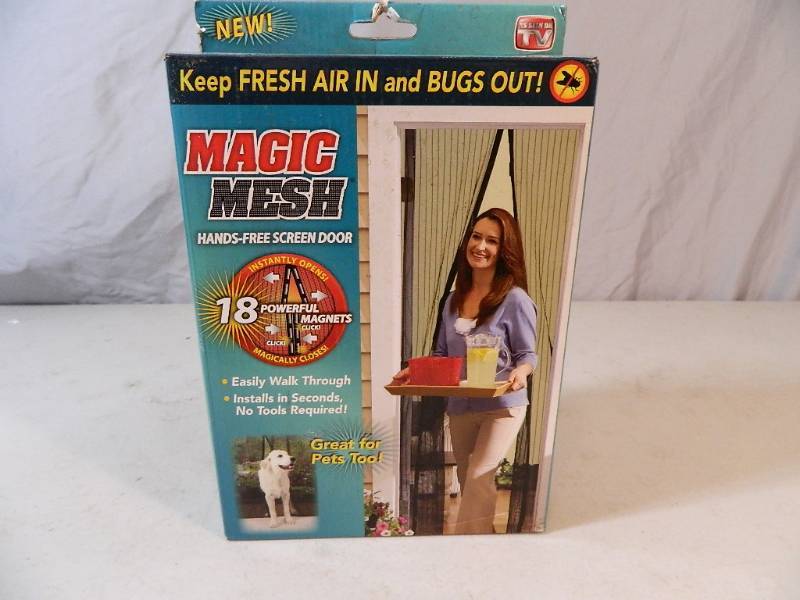 lot 158 image: New Magic Mesh Hands-Free Screen Door