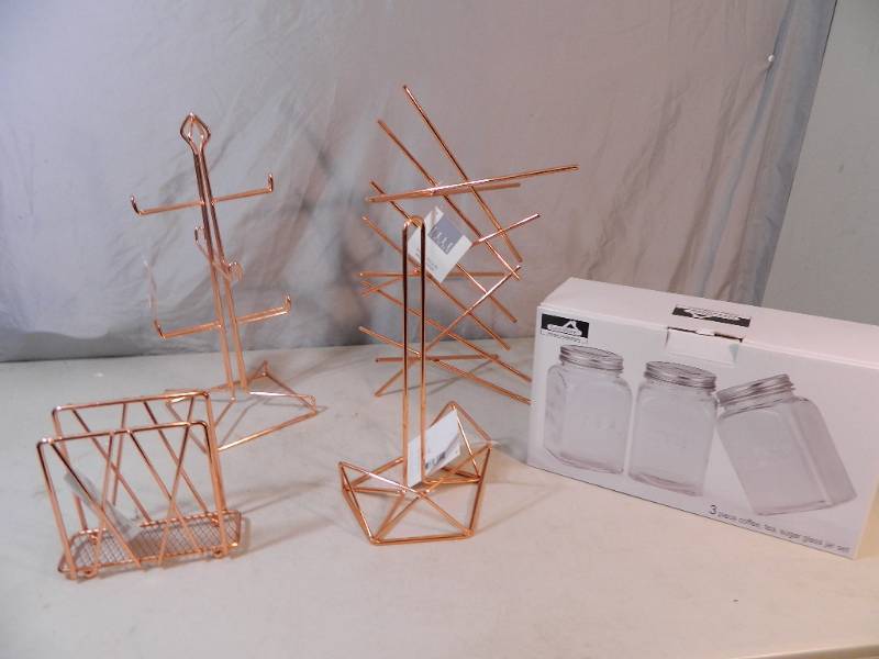 lot 172 image: New Kitchen Items