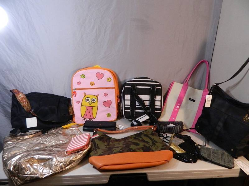 lot 174 image: New and Preowned Bags and Purses