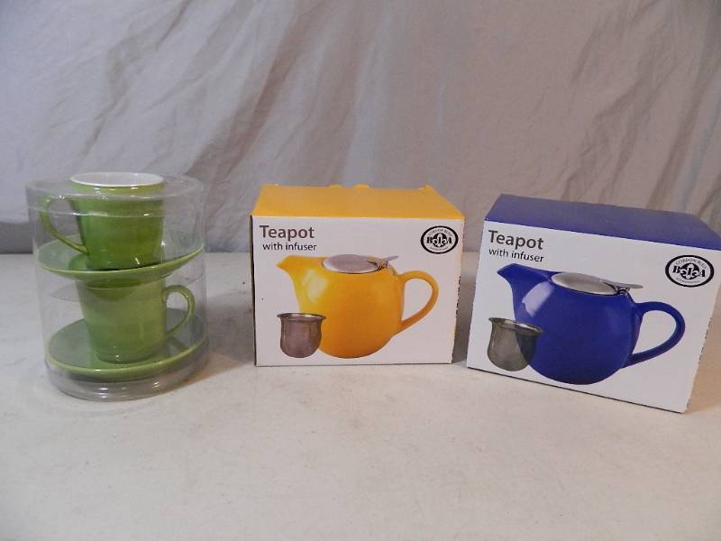 lot 175 image: New Teapots and More