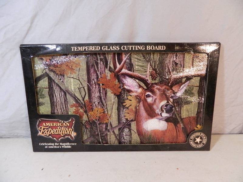 lot 177 image: New Tempered Glass Cuttingboard