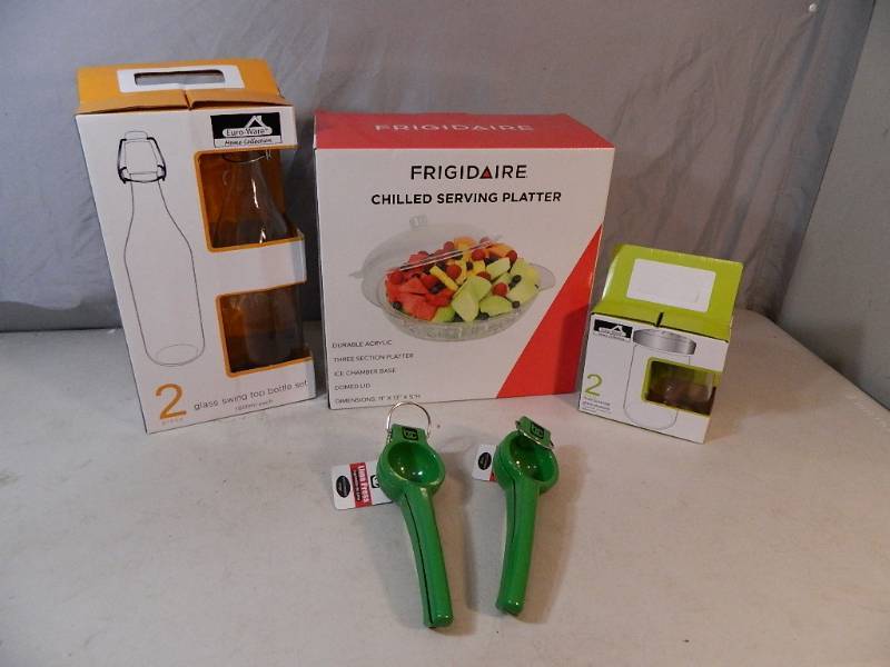 lot 178 image: New Kitchen Items