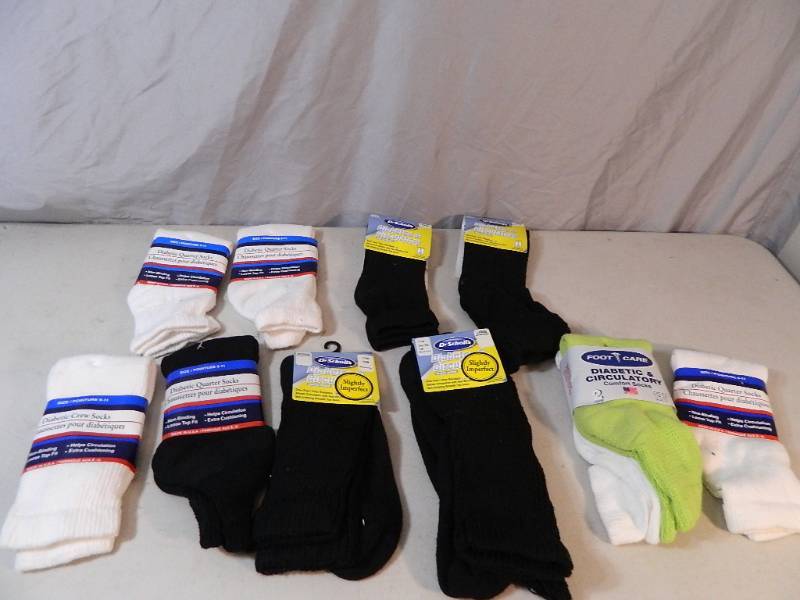 lot 193 image: 11 New Pairs of Diabetic Socks