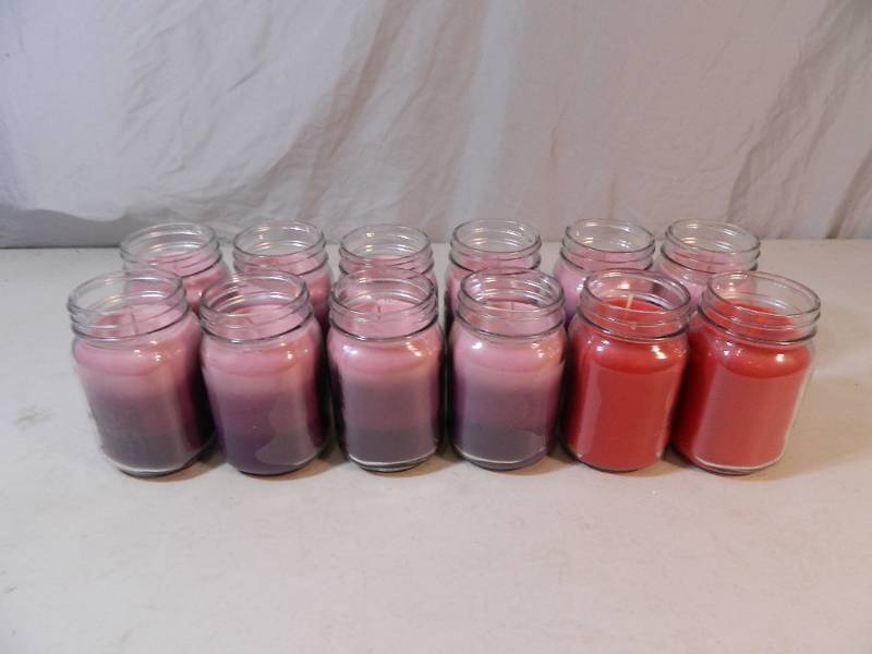 lot 194 image: 12 New Candles