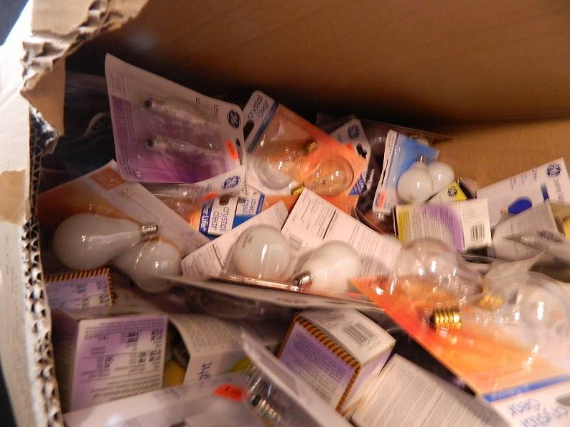 lot 201 image: Large Lot of New Light Bulbs