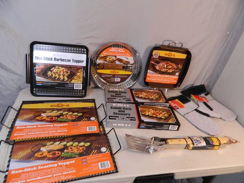 lot 206 image: 10 New BBQ Cooking Accessories