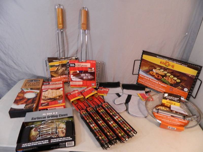 lot 207 image: 11 New BBQ Cooking Accessories