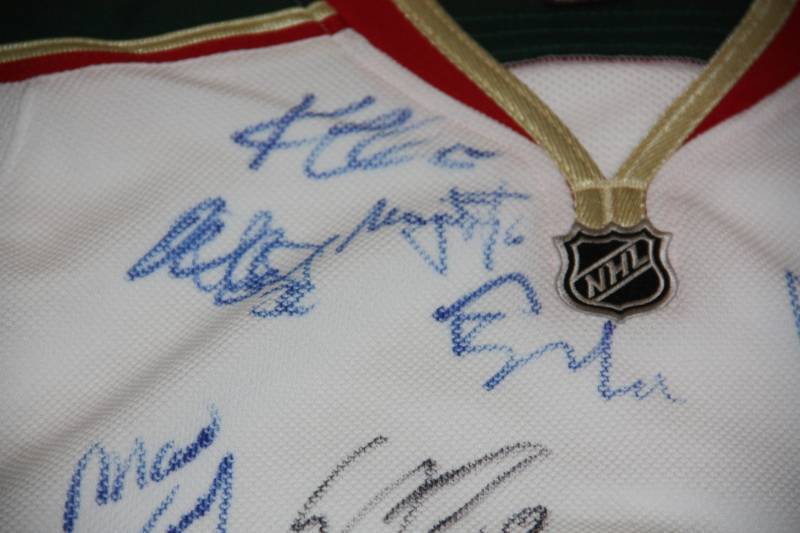 lot 4 image: Minnesota Wild Jersey with 19 Auto