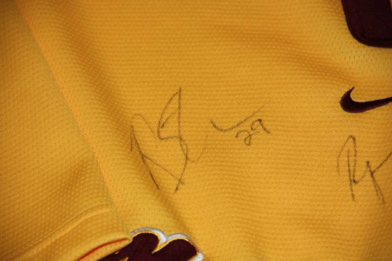 lot 6 image: Minnesota Gophers Hockey Jersey Ryan Stoa Auto