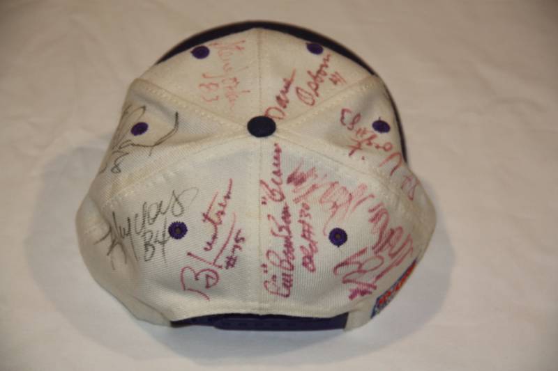 lot 8 image: Minnesota Vikings Sharktooth Snapback with 10 Auto