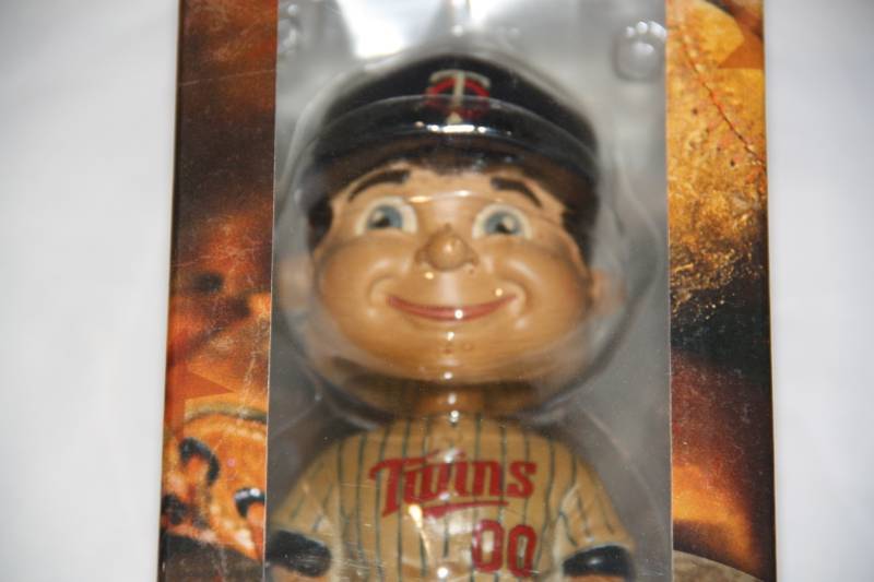 lot 19 image: Forever Collectibles Minnesota Twins Retro Bobblehead