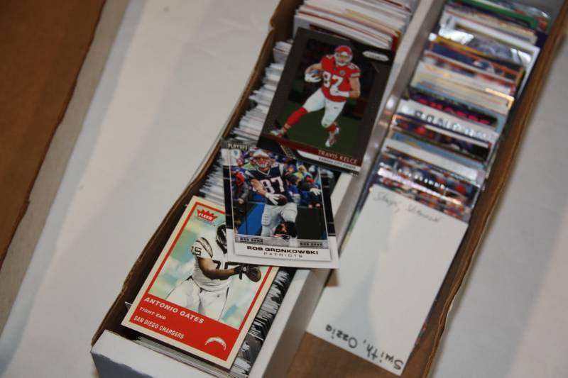 lot 45 image: Two Row Box Lot Football Tight Ends