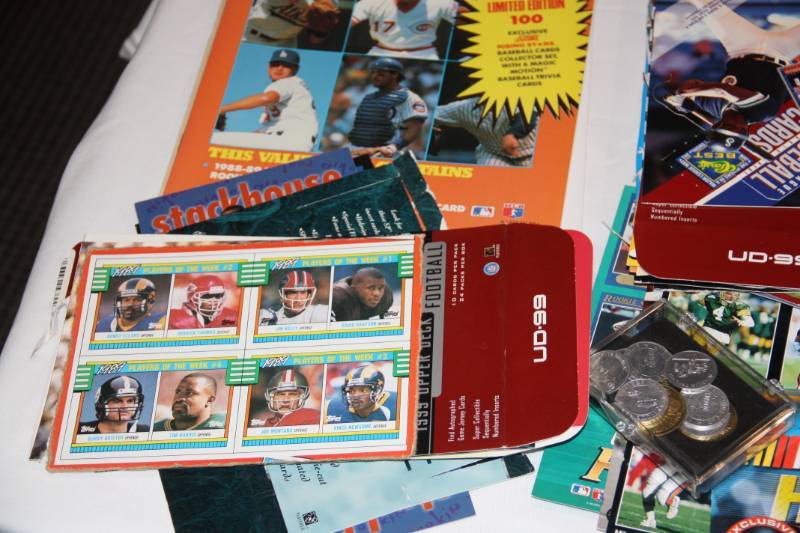lot 55 image: Mixed Collectibles Lot