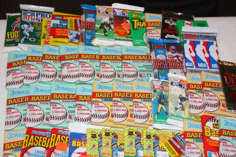 lot 62 image: 55 Sports Card Pack Lot
