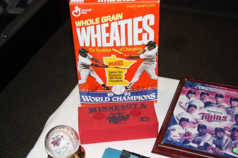 lot 67 image: Minnesota Twins Resale Lot  12 Items