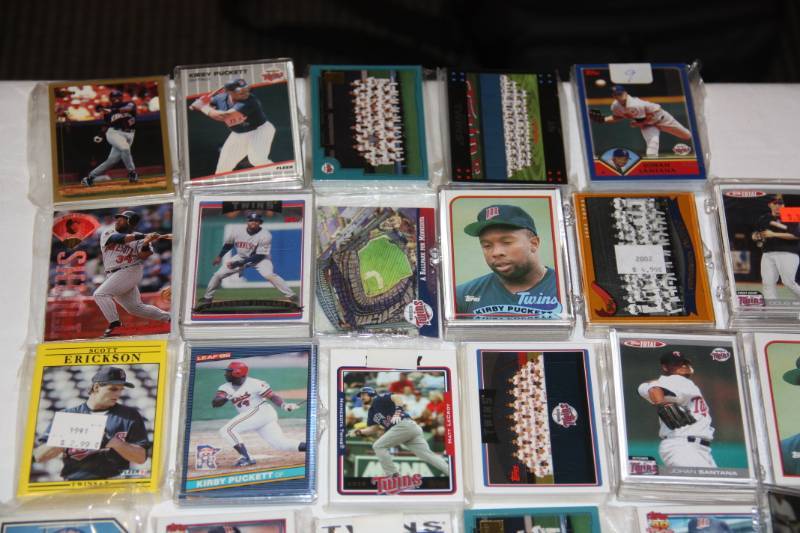 lot 71 image: Minnesota Twins Team Set Lot  30 Sets