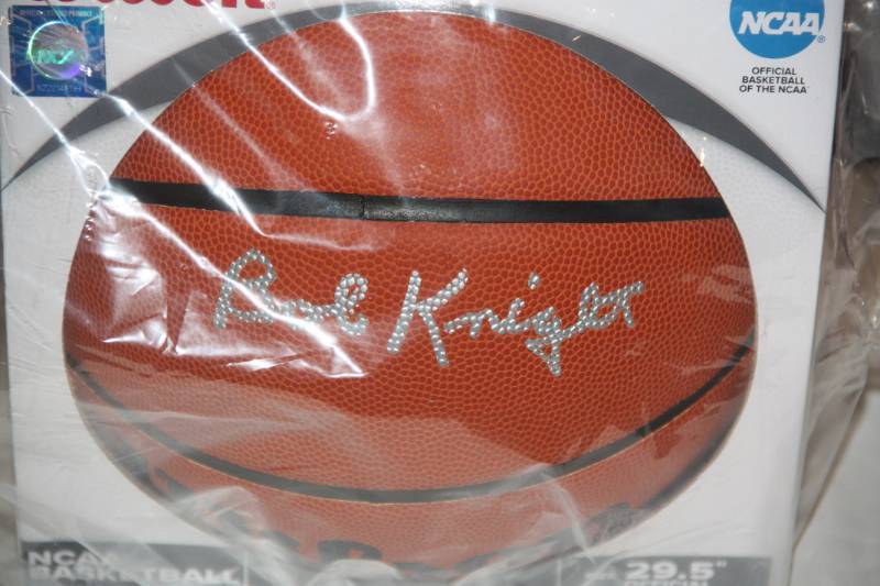 lot 79 image: Indiana Hoosiers Bobby Knight Basketball Auto Schwartz COA