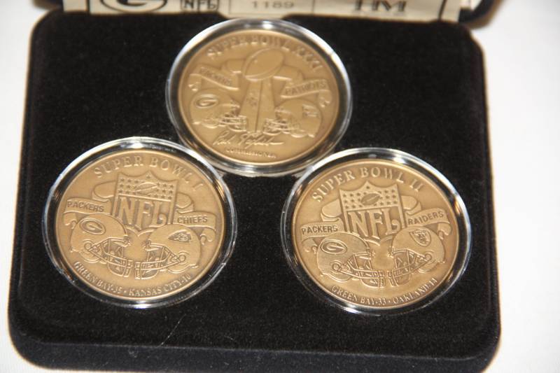 lot 81 image: Highland Mint Green Bay Packers 3 Time Super Bowl Coin Set