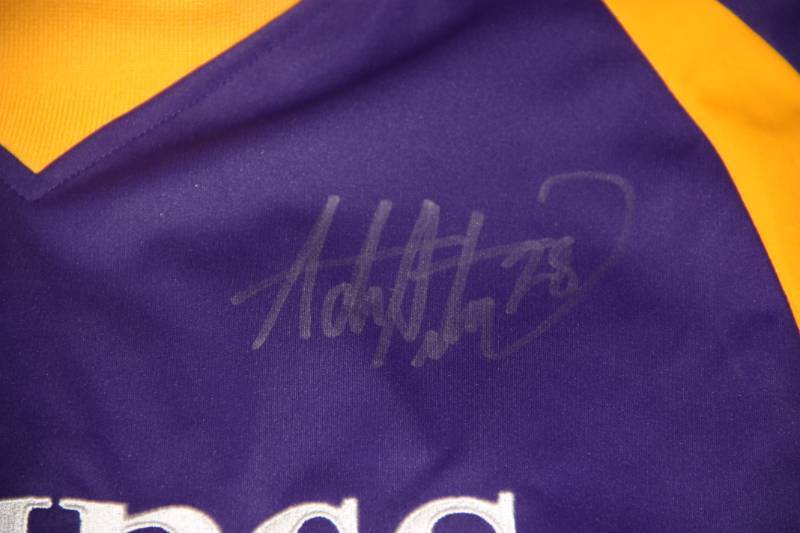 lot 84 image: Minnesota Vikings Windbreaker Pullover Adrian Peterson Auto