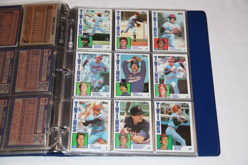 lot 85 image: Minnesota Twins Team Set Binder 1980-1989