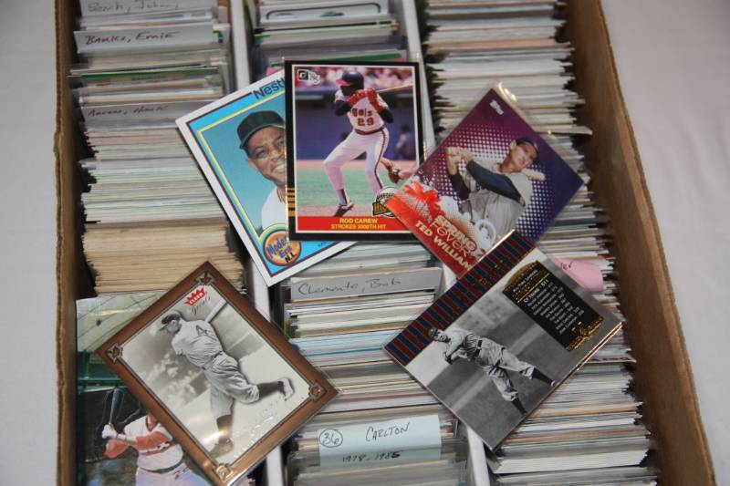 lot 86 image: Three Row Box Hall of Fame Baseball Cards