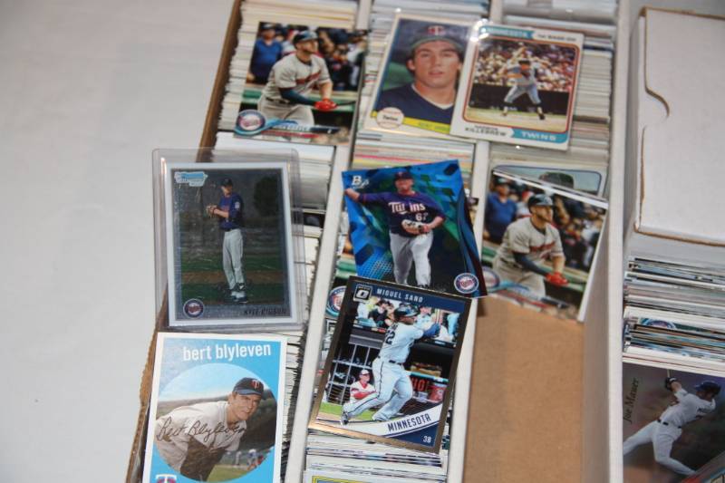 lot 87 image: Four Row Box Baseball Card Lot  All Minnesota Twins