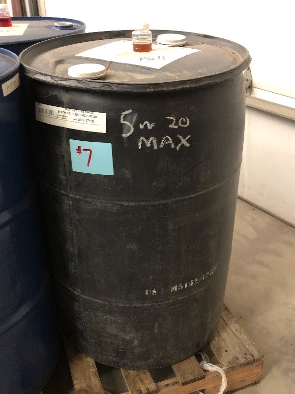 lot 7 image: Drum Of 5W-30 Motor Oil