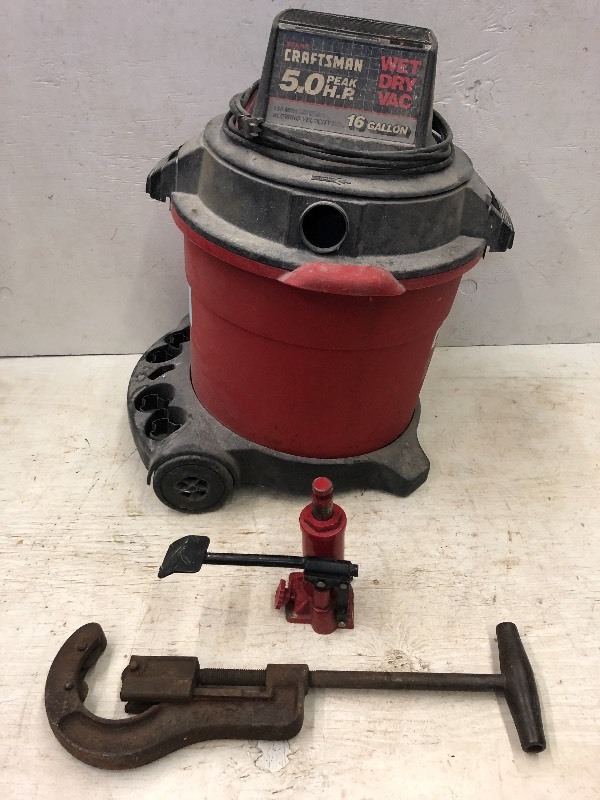 lot 29 image: Lot Of Shop-Vac, Bottle Jack & Pipe Cutter