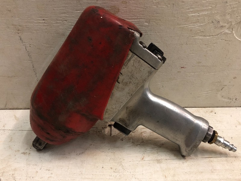 lot 65 image: Pneumatic 34 Impact Wrench